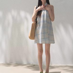 *The breath of rain, the skin-friendly and fresh plaid neck halter dress