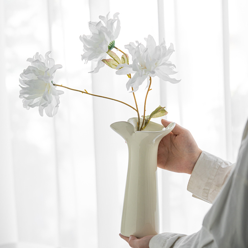 Daimon Light luxury petals and ceramic vase beige white black glossy back mouth high-end home soft decoration ornaments