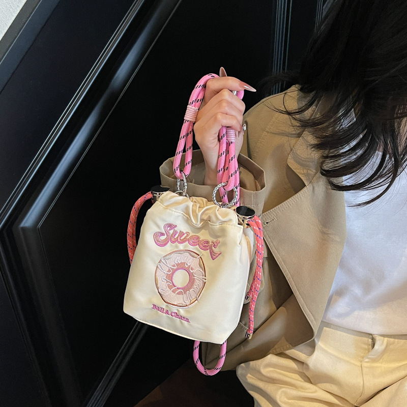 Heavy industry embroidered cat hand-to-wear nylon cloth bag for women Japanese casual commuting crossbody bag versatile shoulder bag